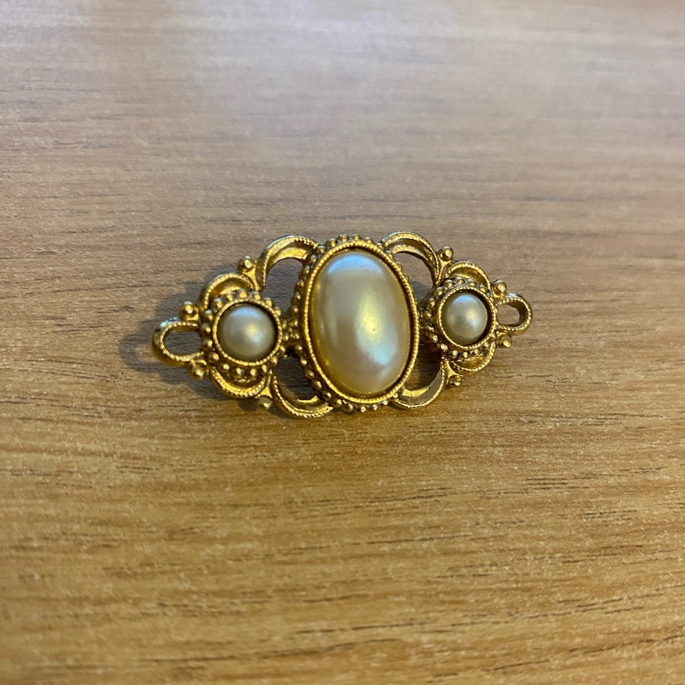 Vintage faux pearl pin broach gold tone clip jewelry